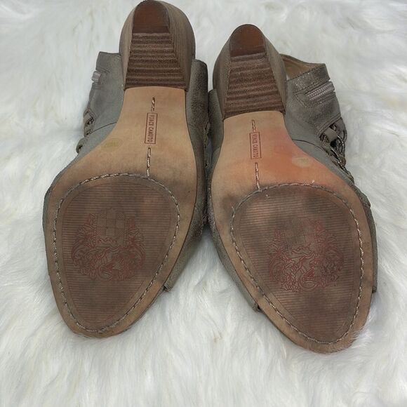 Vince Camuto Esray Metallic Gold Leather Perforated Heels Sz 7 - Picture 6 of 7